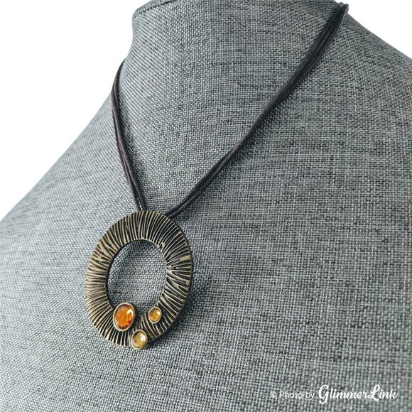Boho Textured Open Circle Pendant Necklace - Picture 5 of 11